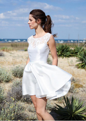 Ivory Lace Taffeta Keyhole Back Short Classic Wedding Dress